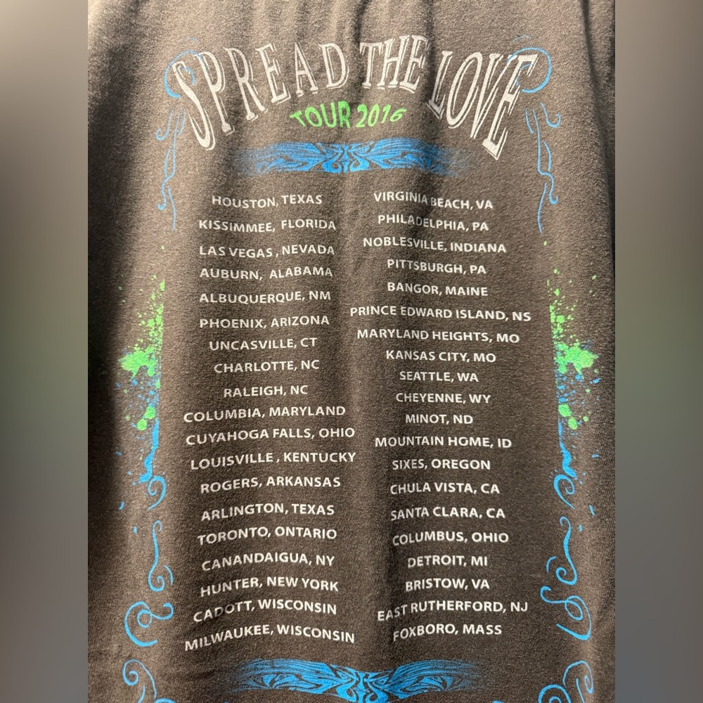 Kenny Chesney 2016 Spread the Love Tour Graphic Concert T-Shirt - Picture 3 of 3